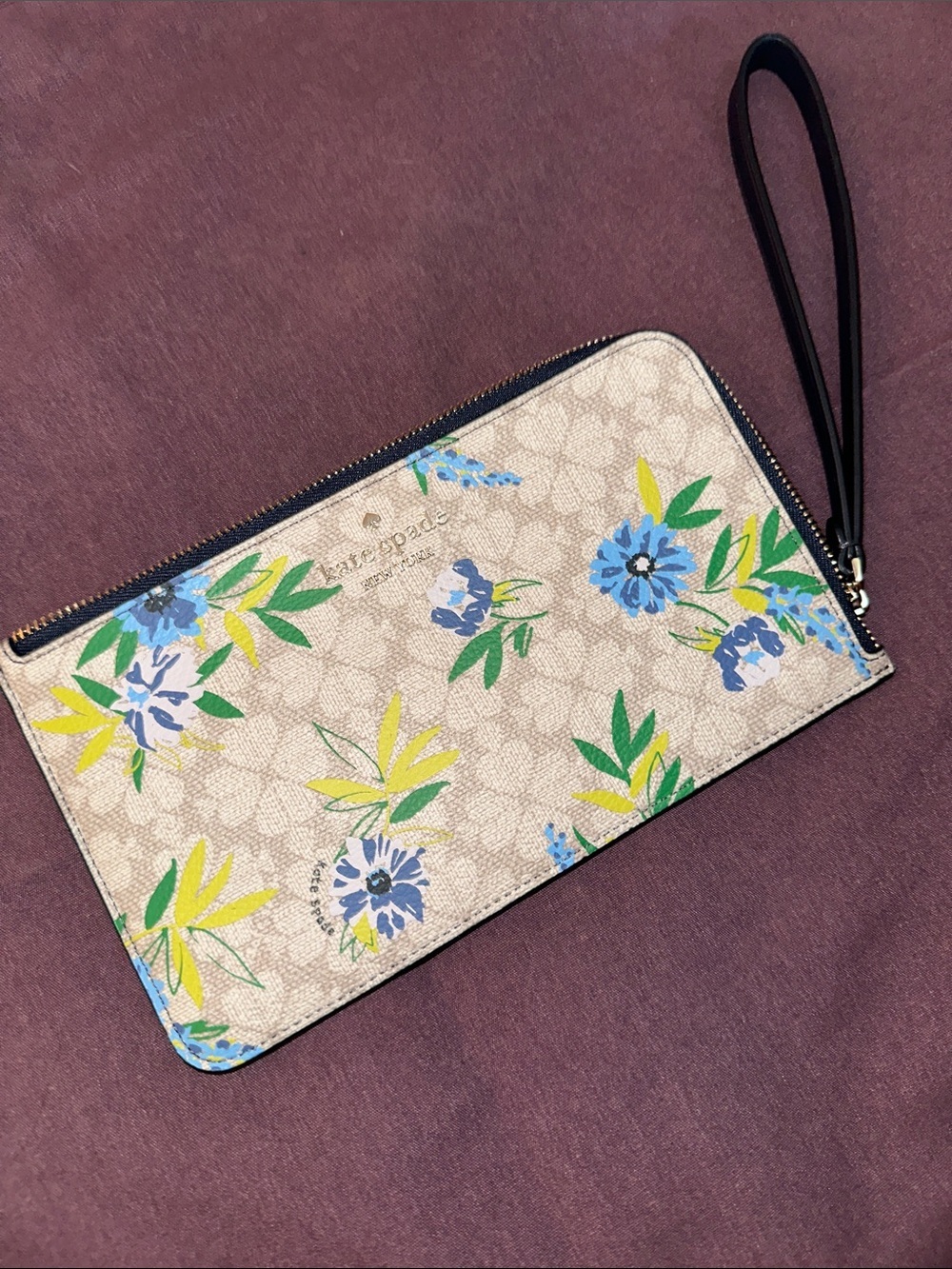 Kate Spade Lucy Spade Flower Floral Medium L-Zip Wristlet